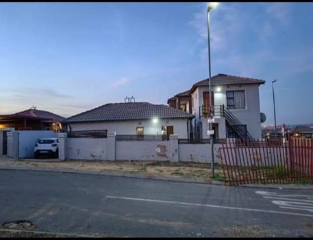 4 BEDROOM HOUSE FOR SALE IN CLAYVILLE